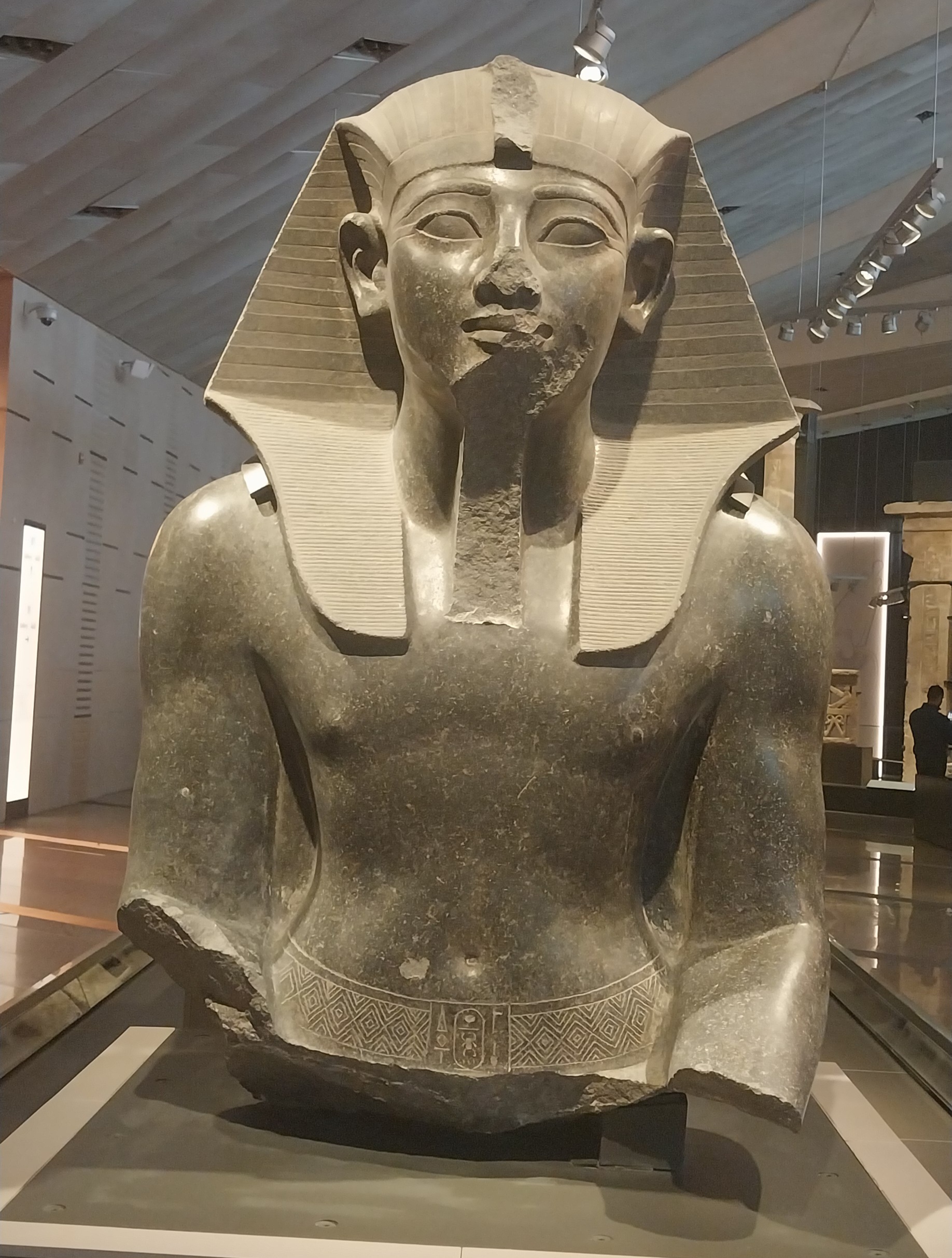 Das Neue Museum in Giza: Ein neues Kapitel in der Geschichte der Ägyptischen Archäologie